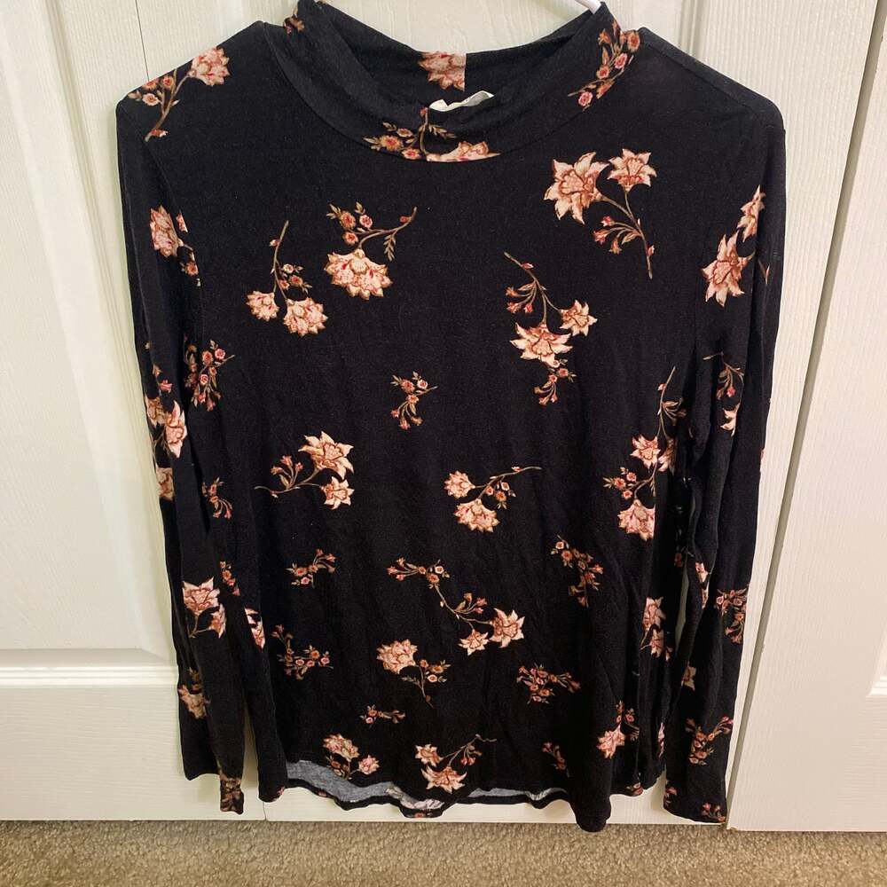 24/7 Black Floral Mock Neck Long Sleeve Tee